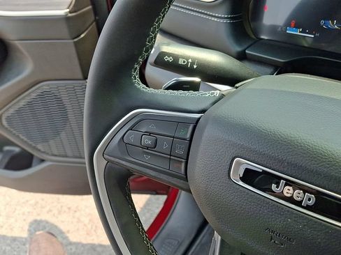 Used 2025 Jeep Grand Cherokee Limited w/ Luxury Tech Group II AWD/4WD image 21