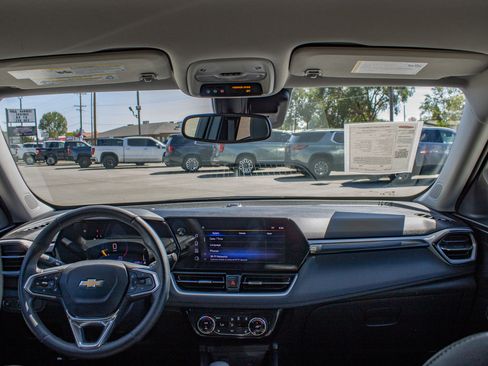 Used 2025 Chevrolet TrailBlazer LT w/ Convenience Package AWD/4WD image 19