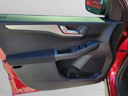 Used 2020 Ford Escape SE image 28