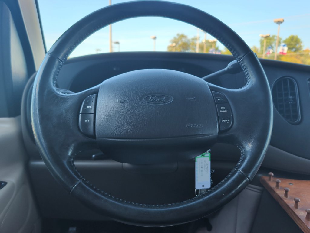 Used 1999 Ford E-150 and Econoline 150 RWD image 10