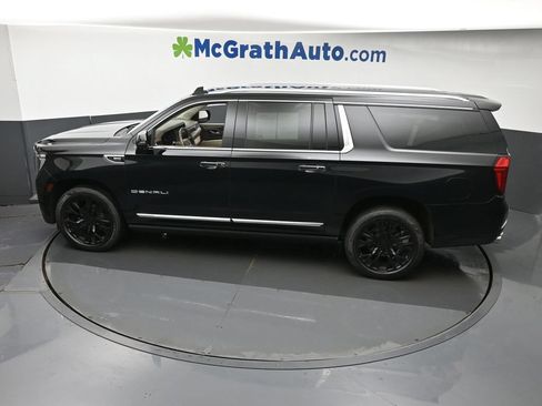 Used 2022 GMC Yukon XL Denali AWD/4WD image 25