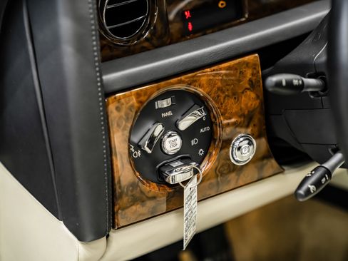 Used 2013 Rolls-Royce Phantom Sedan image 19