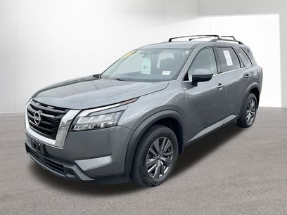 Used 2024 Nissan Pathfinder SV