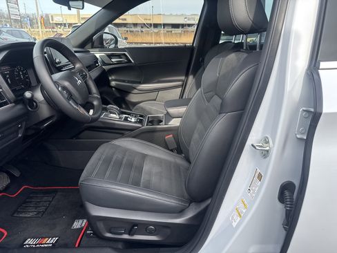 Used 2023 Mitsubishi Outlander Ralliart image 12