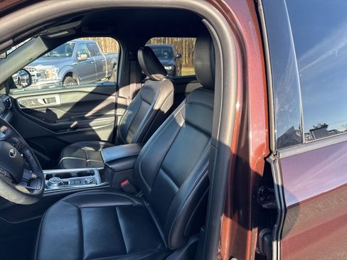 Used 2020 Ford Explorer XLT w/ Equipment Group 202A image 11
