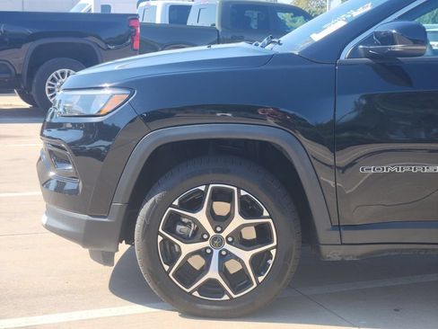 Used 2025 Jeep Compass Limited AWD/4WD image 9