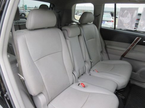Used 2013 Toyota Highlander Limited image 28