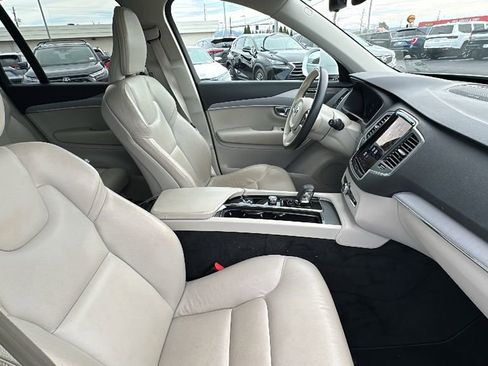 Used 2023 Volvo XC90 B5 Core w/ Climate Package image 15