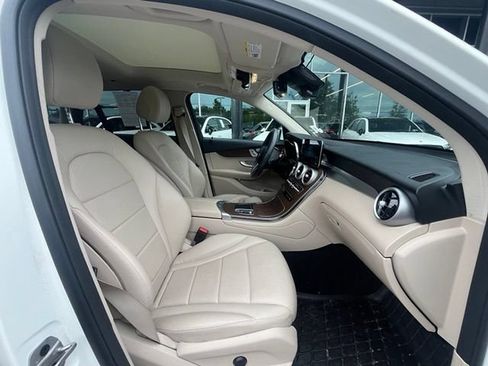 Used 2022 Mercedes-Benz GLC 300 4MATIC image 10