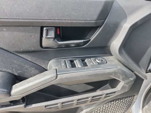 Used 2024 Toyota Tacoma SR5 AWD/4WD image 17
