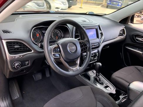 Used 2019 Jeep Cherokee Latitude w/ Popular Appearance Group image 17