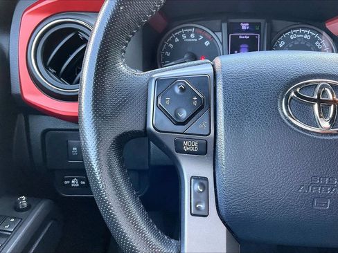 Used 2020 Toyota Tacoma TRD Sport AWD/4WD image 29