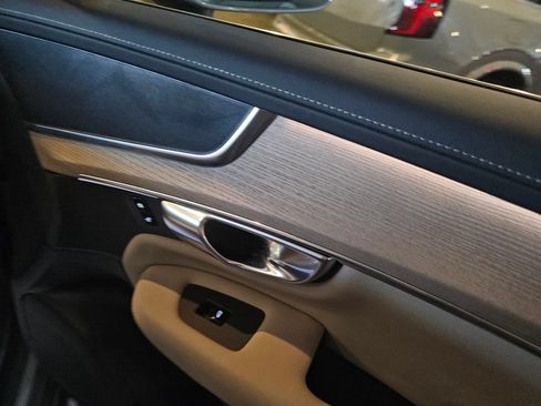 Certified 2025 Volvo XC90 B5 Core AWD/4WD image 13