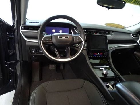 Used 2023 Jeep Grand Cherokee L Laredo AWD/4WD image 5