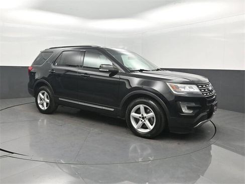 Used 2016 Ford Explorer XLT w/ Equipment Group 202A image 35