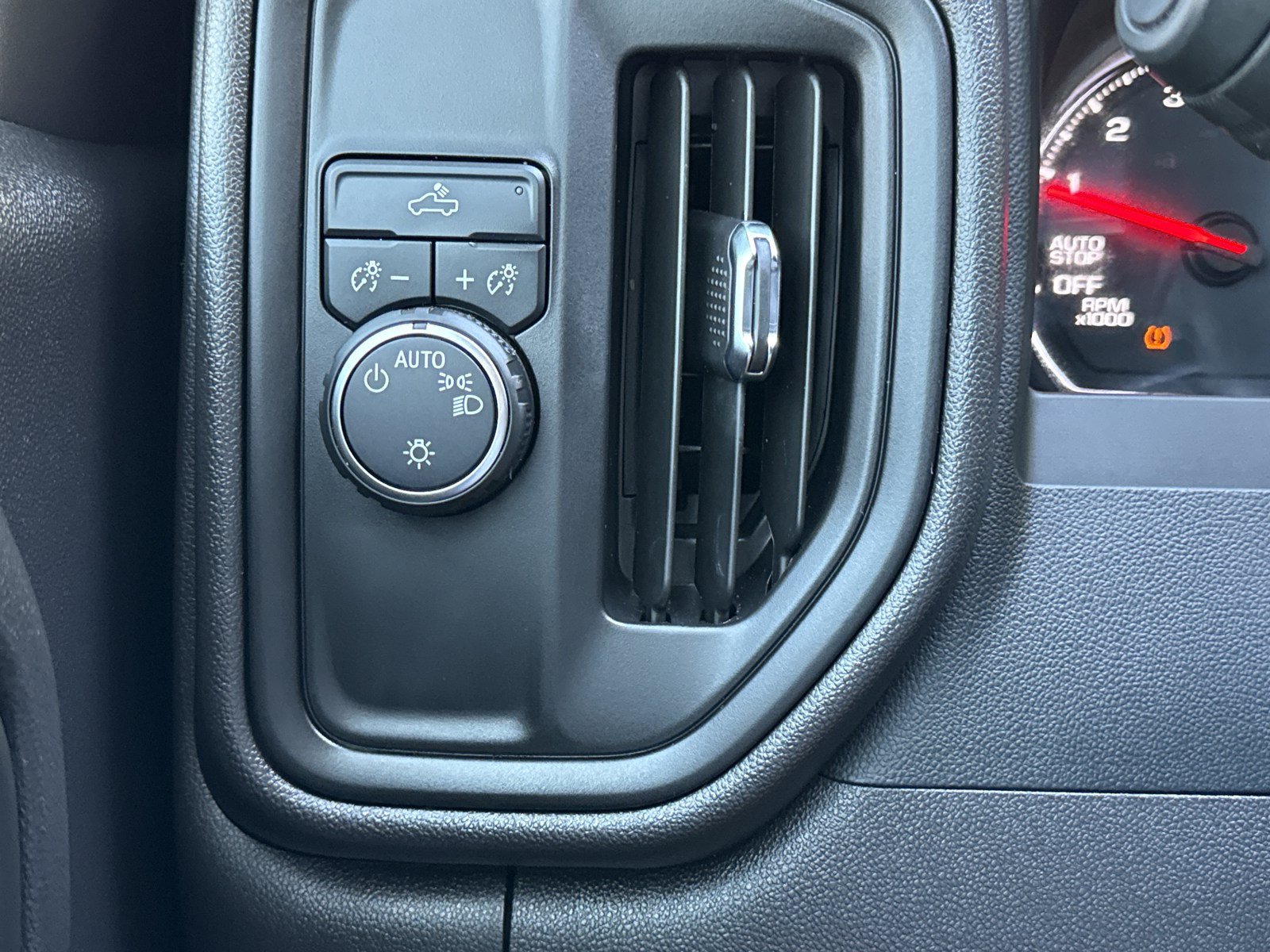 Used 2024 Chevrolet Silverado 1500 Custom w/ Turbomax Blackout Package RWD image 17