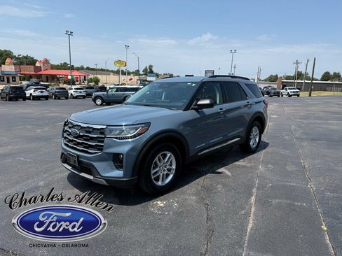 Used 2025 Ford Explorer Active w/ Active Comfort Package RWD image 7