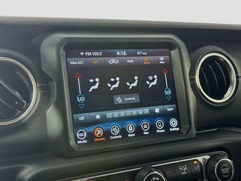 Used 2021 Jeep Gladiator Overland w/ Popular Equipment Package AWD/4WD image 19