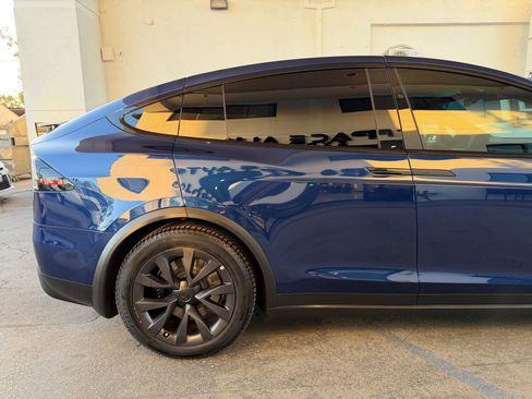 Used 2023 Tesla Model X image 9