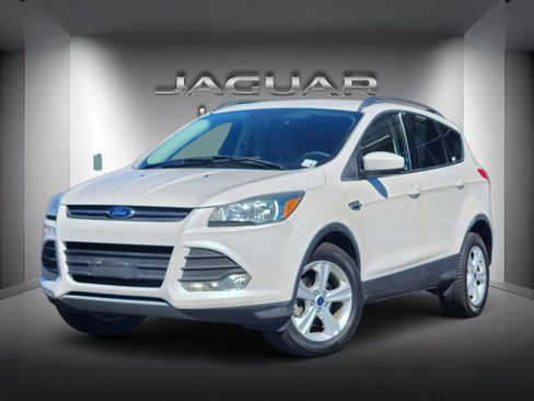Used 2016 Ford Escape SE w/ Equipment Group 201A image 1