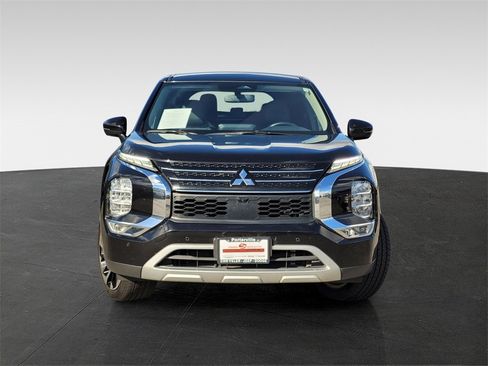 Used 2024 Mitsubishi Outlander SE Black Edition image 2
