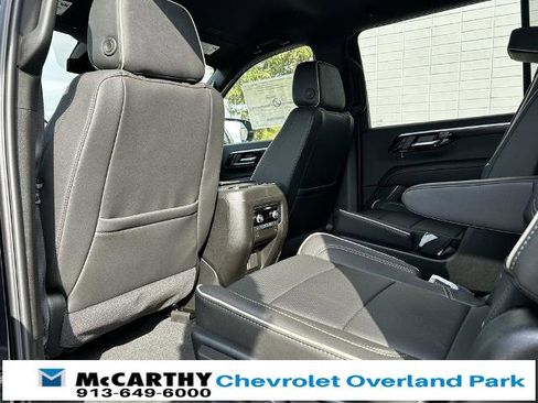 New 2025 Chevrolet Suburban Premier image 20