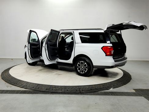 Used 2024 Ford Expedition Max XLT image 13