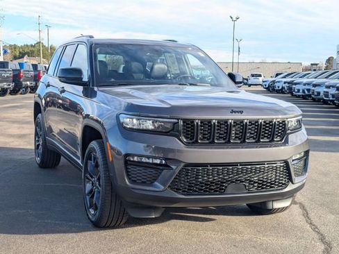 New 2025 Jeep Grand Cherokee Limited image 2
