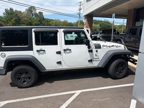 Used 2017 Jeep Wrangler Unlimited Sport w/ Connectivity Group AWD/4WD image 4