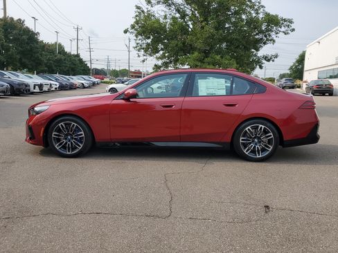 New 2027 BMW 540i xDrive w/ M Sport Package AWD/4WD image 2