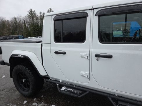Used 2022 Jeep Gladiator Overland w/ Cold Weather Group image 31