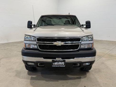 Used 2006 Chevrolet Silverado 2500 LT w/ Onstar Plus Package AWD/4WD image 3