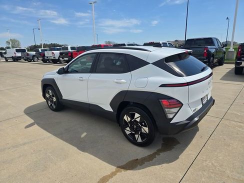 Used 2025 Hyundai Kona SEL FWD image 11