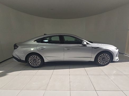 Used 2025 Hyundai Sonata SEL FWD image 4