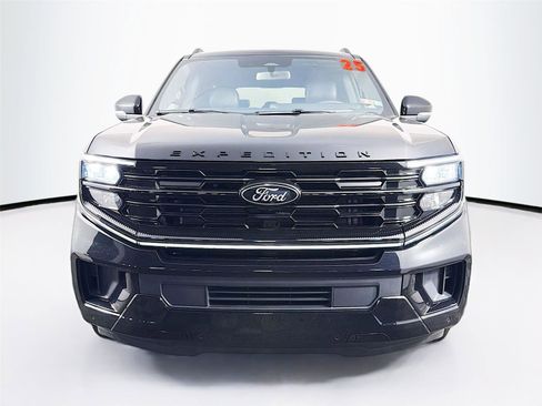 Used 2025 Ford Expedition Max Platinum w/ Stealth Performance Package AWD/4WD image 2