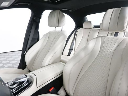 Used 2017 Mercedes-Benz E 300 4MATIC image 5
