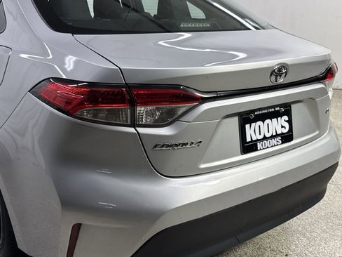 Used 2023 Toyota Corolla LE image 29