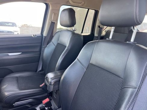 Used 2017 Jeep Compass Latitude image 14