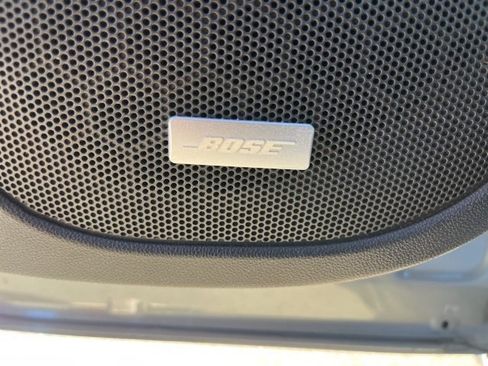 Used 2023 GMC Acadia SLT w/ Preferred Package image 15