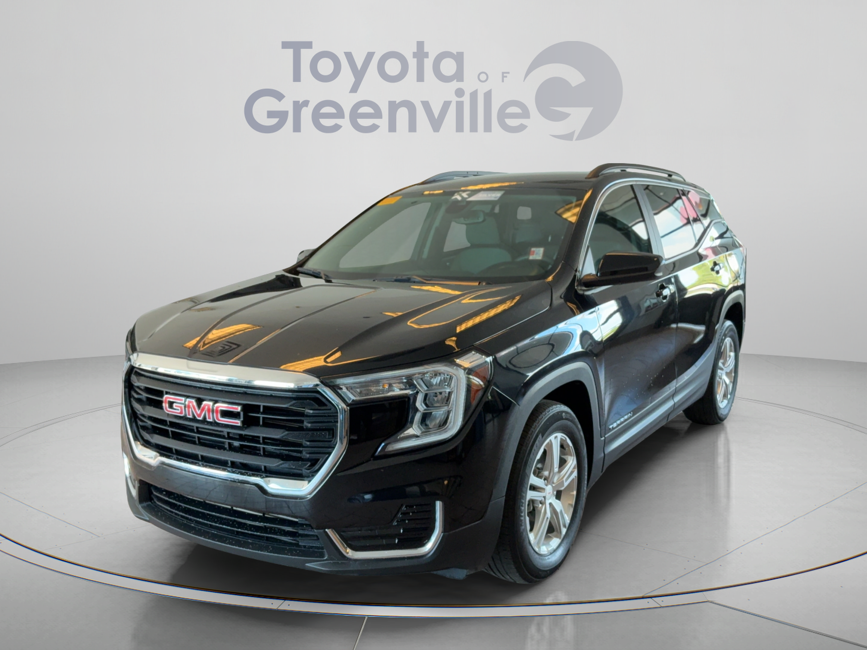Used 2022 GMC Terrain SLE w/ Driver Convenience Package FWD image 1