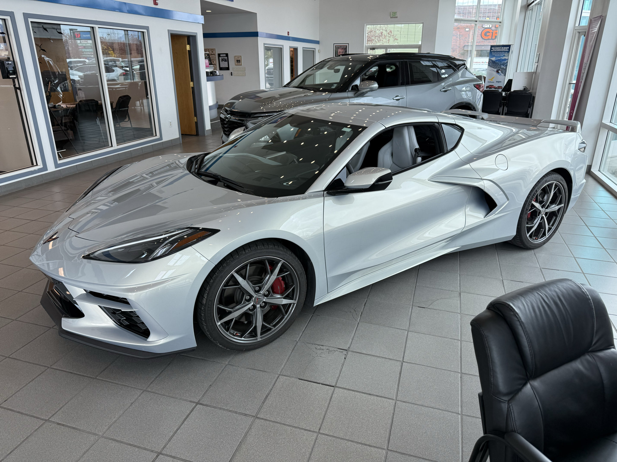 Used 2021 Chevrolet Corvette Stingray Preferred Cpe w/ Z51 Performance Package RWD image 4