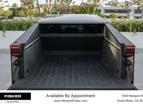 Used 2024 Tesla Cybertruck AWD Crew Cab image 10