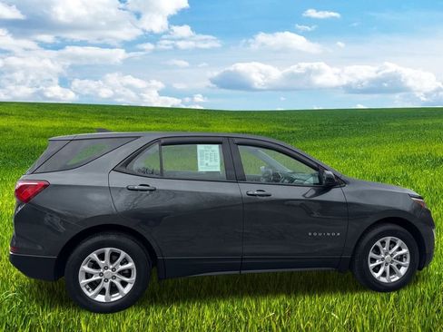 Used 2018 Chevrolet Equinox LS image 38