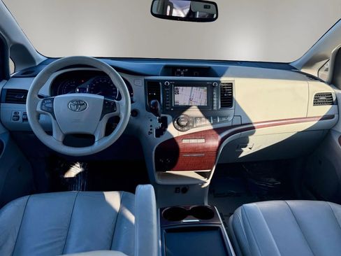 Used 2011 Toyota Sienna XLE w/ XLE Navigation Pkg image 13