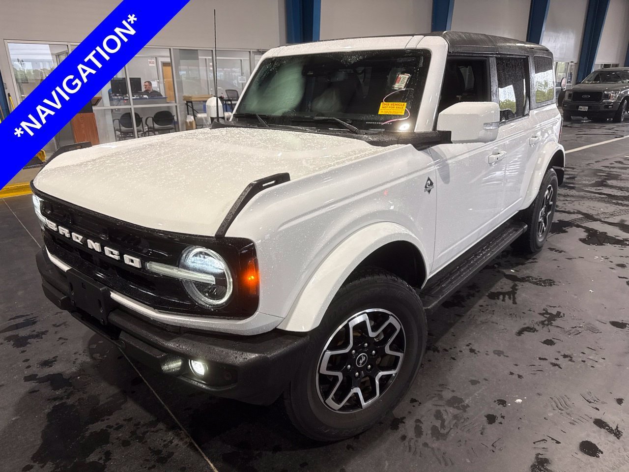 Used 2023 Ford Bronco Outer Banks AWD/4WD image 1