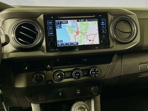 Used 2018 Toyota Tacoma TRD Sport AWD/4WD image 11