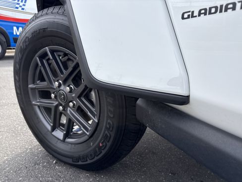 Certified 2025 Jeep Gladiator Sport image 13