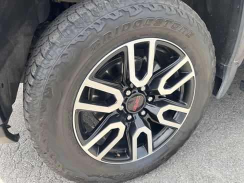 Used 2025 GMC Sierra 1500 AT4 w/ AT4 Premium Package image 11