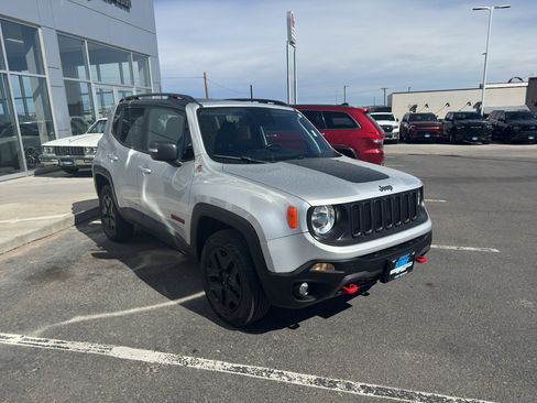 Used 2018 Jeep Renegade Trailhawk w/ Cold Weather Group II AWD/4WD image 7
