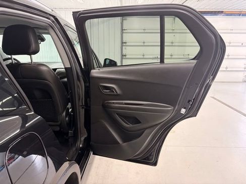 Used 2021 Chevrolet Trax LT AWD/4WD image 8